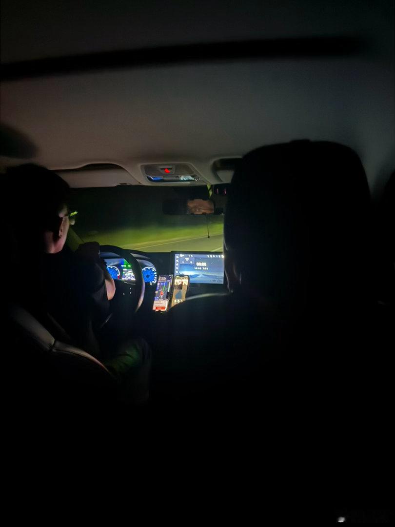落地全国坐网约车/出租车都想在后排系安全带结果都是摸半天找不到安全带卡口……