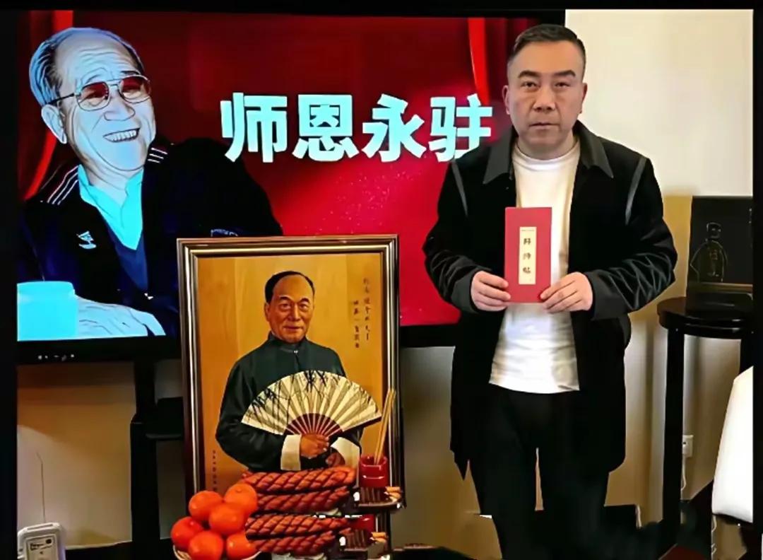今天是杨议拜师收徒的大日子。已经吵闹了半年多的拜师侯宝林事件看来到今天就尘埃落