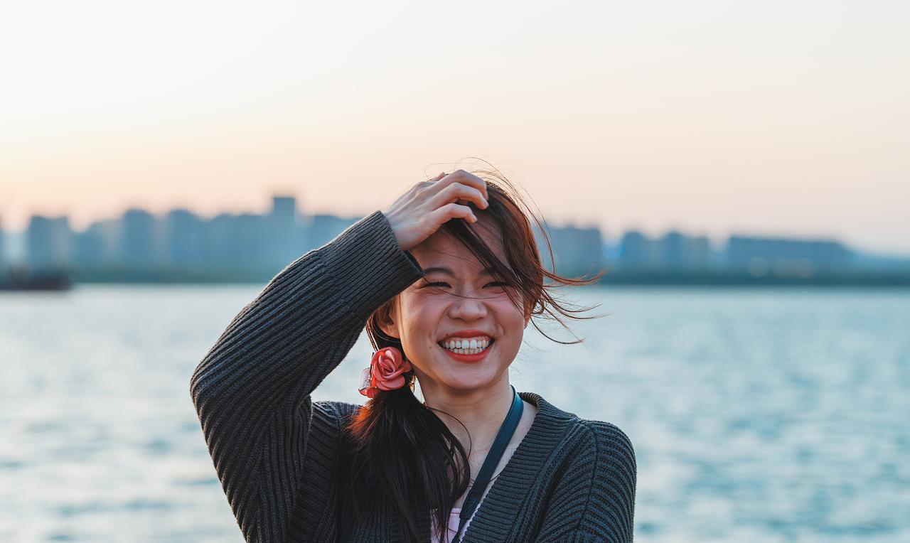 听过一句话：“自己的人生自己描绘，不要把笔交给别人。”人生在世，最悲哀的事，就