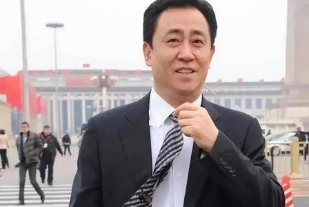 许家印被关快900天死咬不交代资产！沉默耍无赖有用吗？看看夏海钧！600亿遭冻结