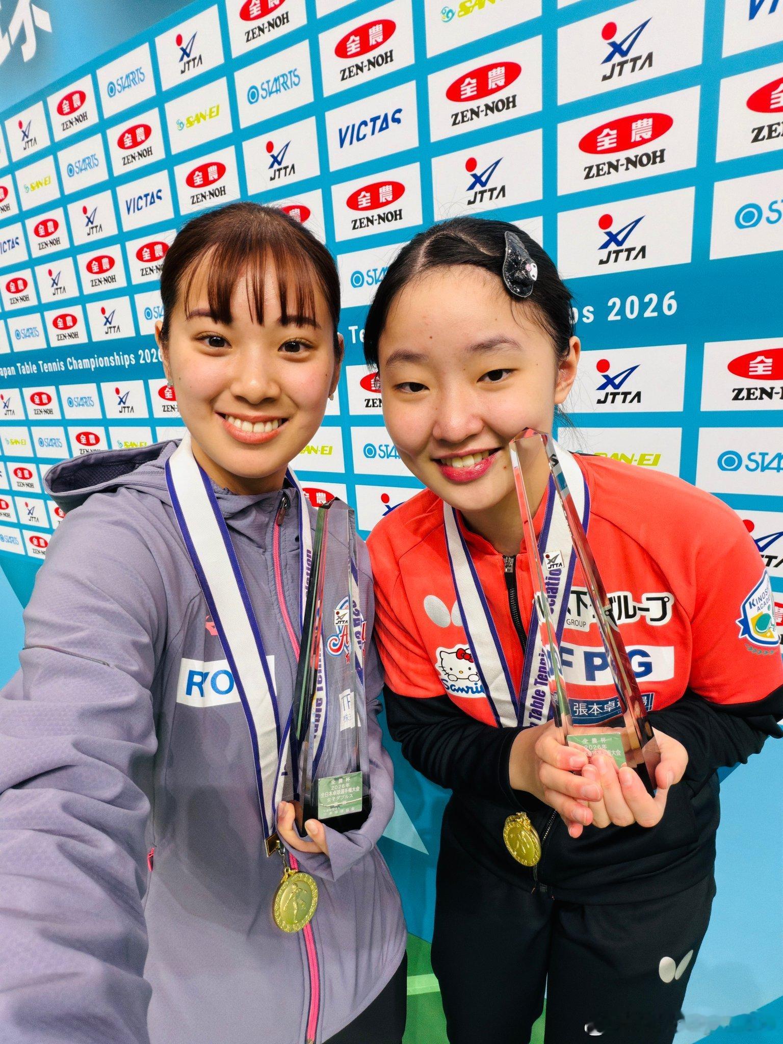 jtta更新2026全日锦女双冠军自拍🤳张本美和/长崎美柚（奖杯直戳苹果肌😂
