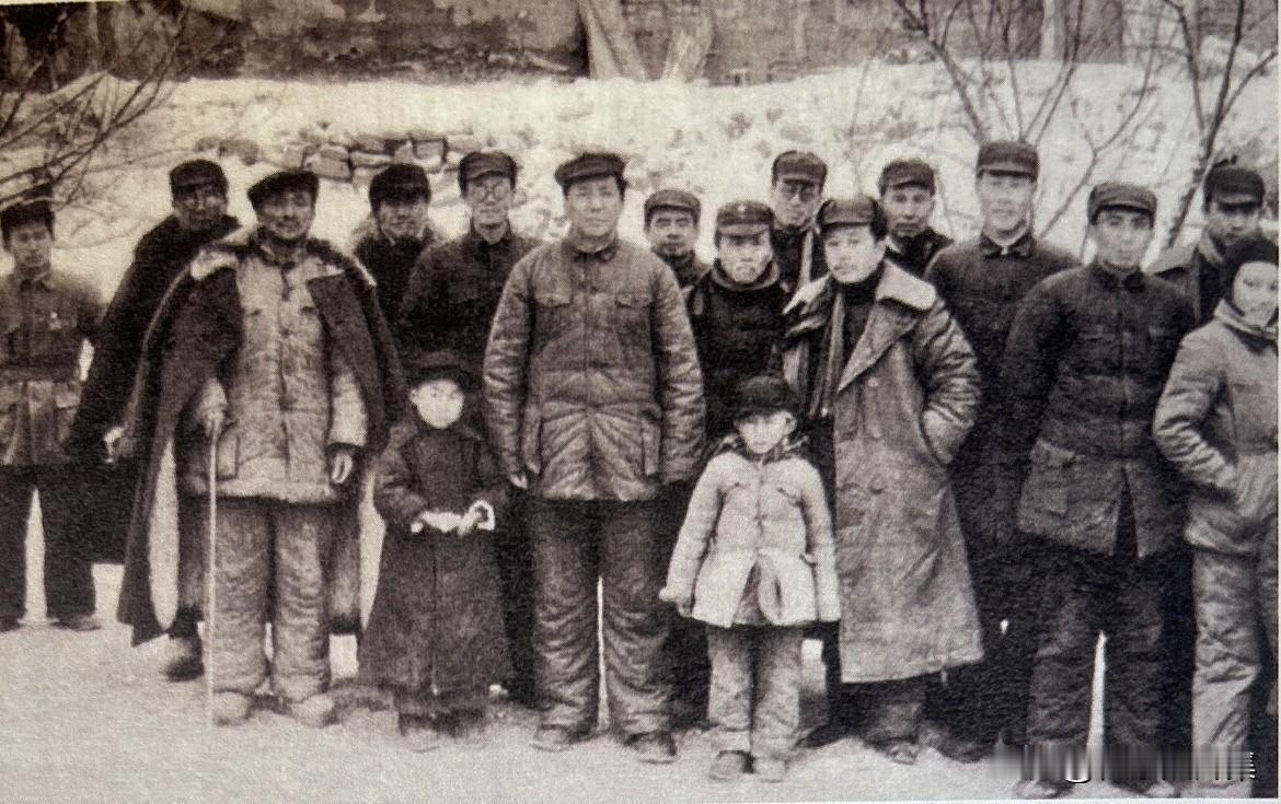 1948年3月21日，毛泽东主席从陕北米脂县杨家沟出发，踏上东渡黄河的路程。图为