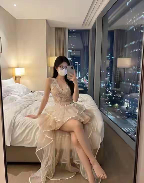 这落地窗不怕对面的人看见么