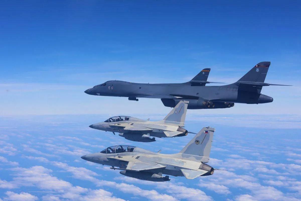 美军“B-1B”战略轰炸机，闯入南海地区，除了刷一下存在感，改变不了中方对南海的