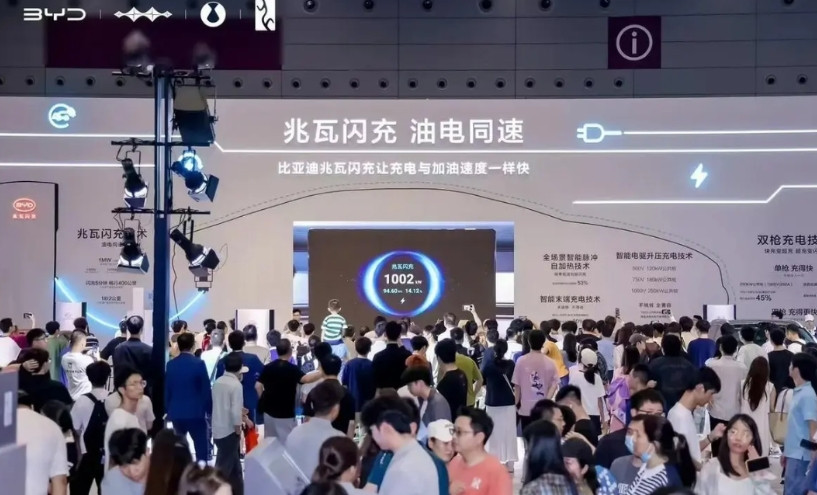 这条新闻看得我后背发凉。不是慌，是兴奋到发抖的那种。全球最大的碳化硅基地直接