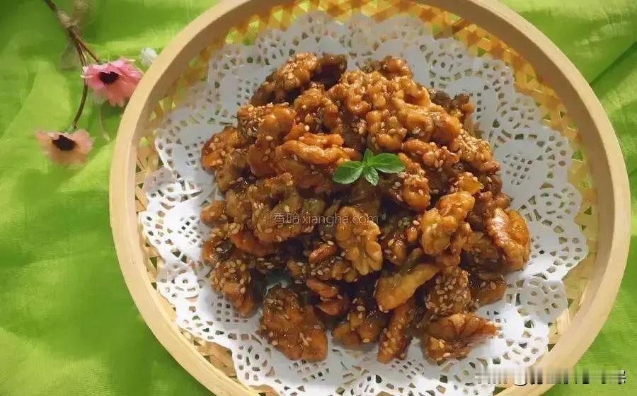 小小一粒营养是鸡蛋的5倍！立冬前要抢着吃，满口香脆越嚼越香！核桃立冬将至，