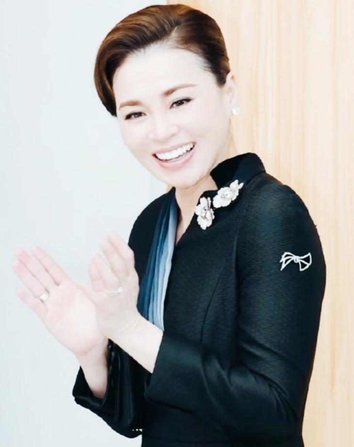 泰国王后苏提达和凯特王妃，两人是不是代表了东西方不同的美？两人都有漂亮的颜值，