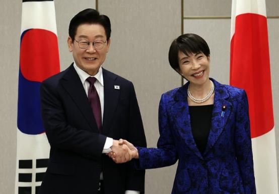 送走李在明后，高市早苗还没回味完这次日韩交流，她就被骂的“狗血淋头”。 1