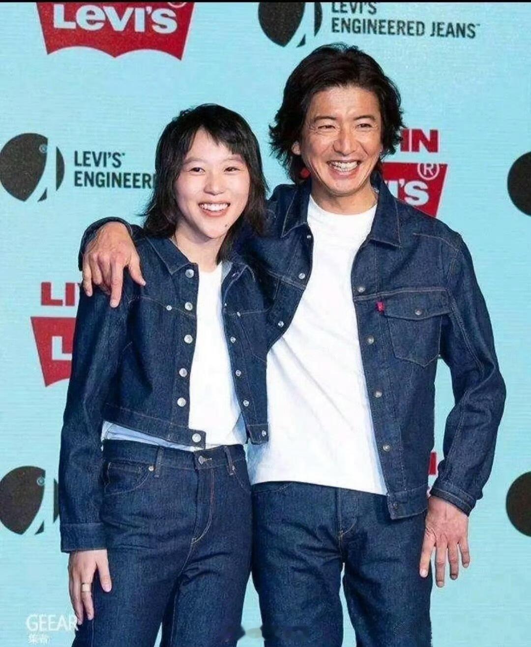 窦靖童跟50多岁的木村拓哉一起，看起来没有一点违和感