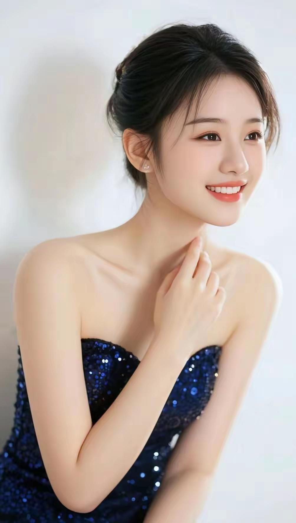 优雅蓝钻晚礼服，闪耀你的每一个瞬间！