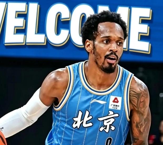 归队合练！巴里·布朗抵达北京，开启首钢新赛季备战北京首钢男篮紧锣密鼓备战新