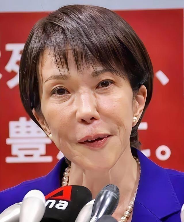现在的高市早苗，绝对是肠子都悔青了！最近最打脸、最尴尬的一幕，硬生生落在了她的身