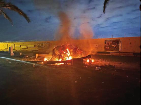 半夜三更毫无征兆，远在伊拉克巴格达的一处美方据点突然遇袭，大火直接烧穿夜空，谁都