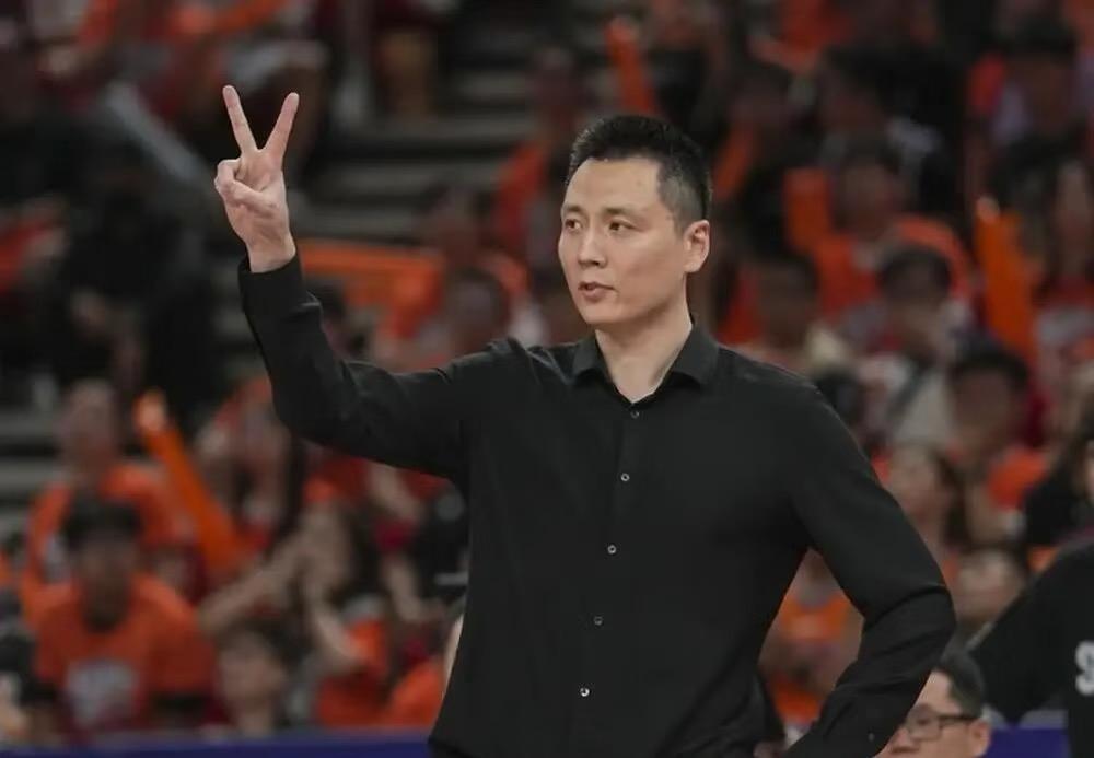 上海男篮这次奖金拿到手软！时隔24年拿冠军，姚明还到了现场。奖金来源不少，C