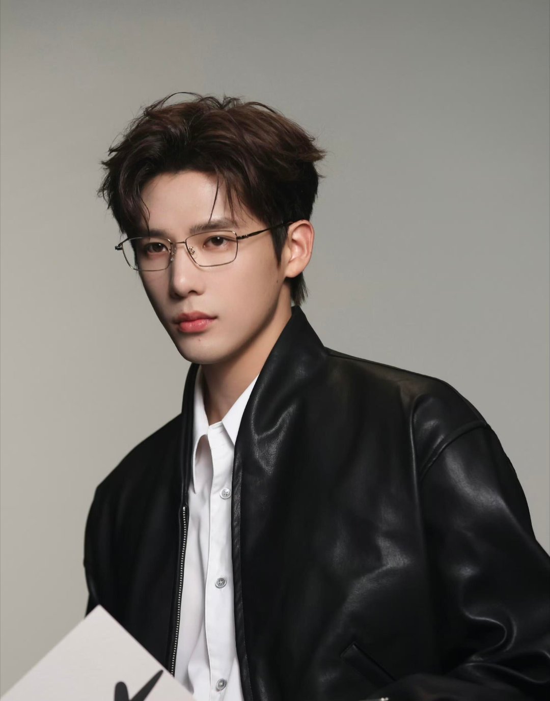 王安宇镜头下的姚安娜姚安娜王安宇二搭状态说实话现在很多艺人拍照太注重完美了，反