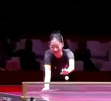 怪不得混双后采访，莎莎的表情这么严肃，原来还有这么一茬？话说比赛开始，两组队员