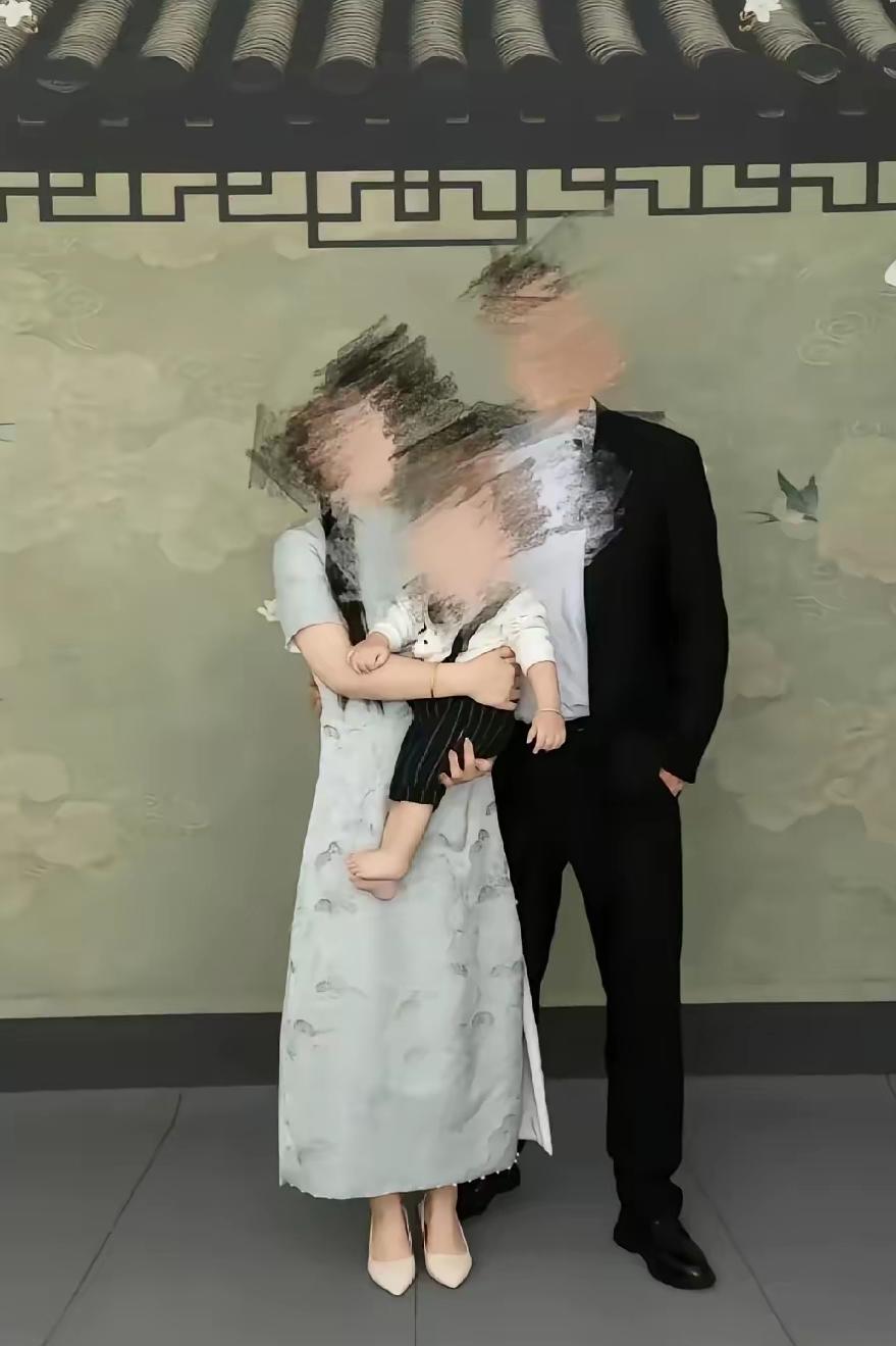 这什么操作？江苏一位大姐刷短视频无意间撞见惊天内情，自家酒店里丈夫正大办私生子周