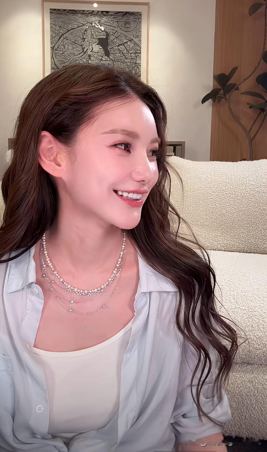 不得不说！筱梅这娘们，是真靠谱！妈呀老铁们！细看筱梅直播那双手，瞬间就看明
