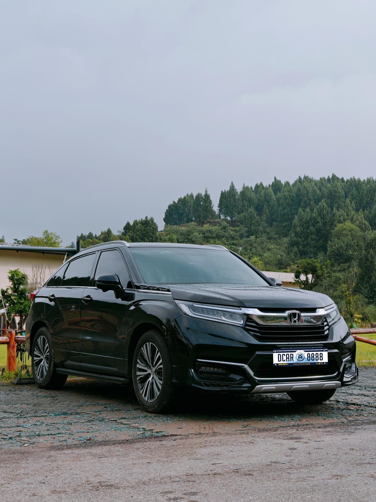 我的车是本田冠道1.5t，和它相处已经近3年，依然认为它的侧面帅的无可挑剔。一