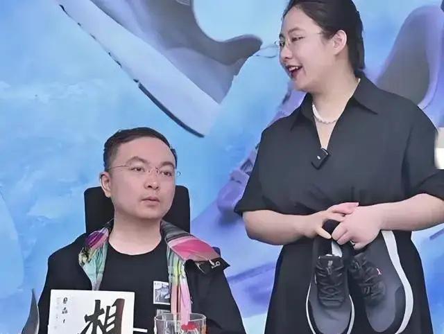 现在估计最开心的就是蔡磊的老婆段睿了！没想到，蔡磊真的成功了！推出的渐冻症药遥遥