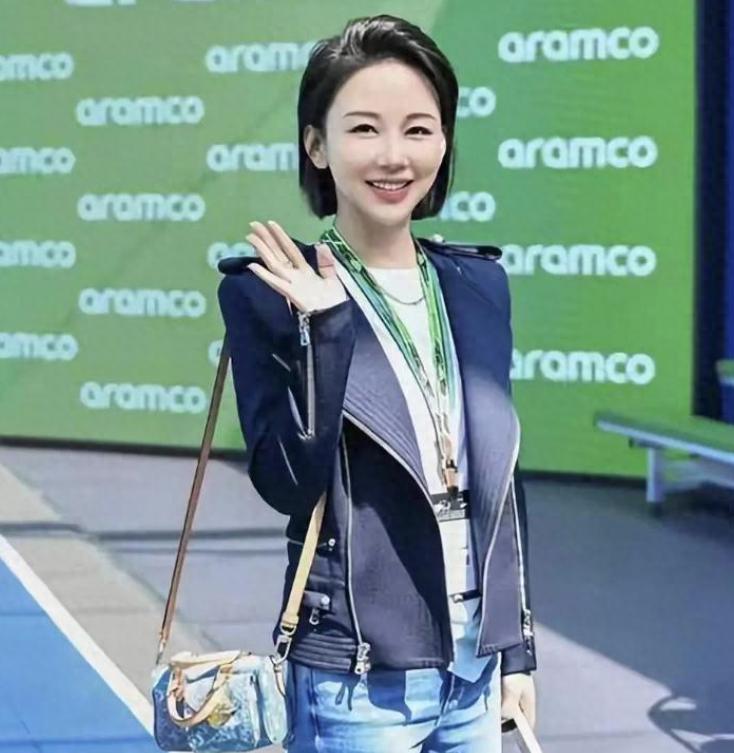 44岁潘晓婷近况曝光！气质出众却无人敢娶，潘爸爸后悔当初管太严。2026年斯