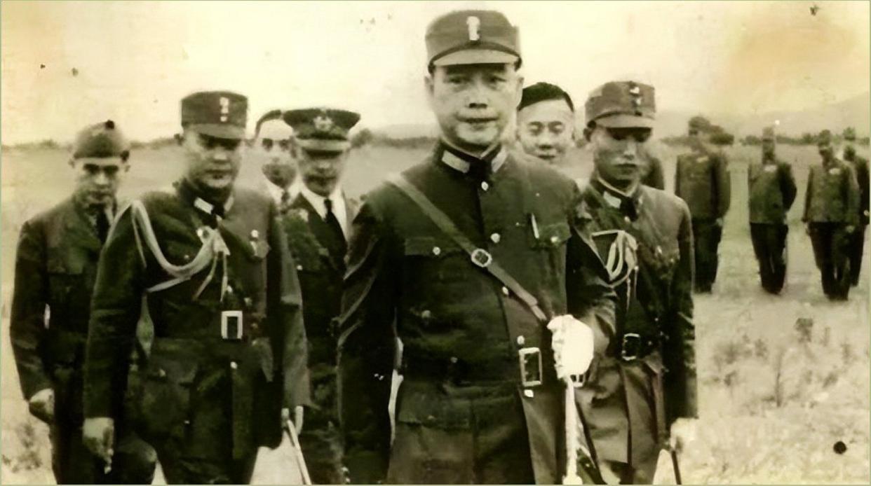 1945年8月，日本宣布投降的消息传开后，汪伪政权迅速崩塌，原本在各地任职的官员