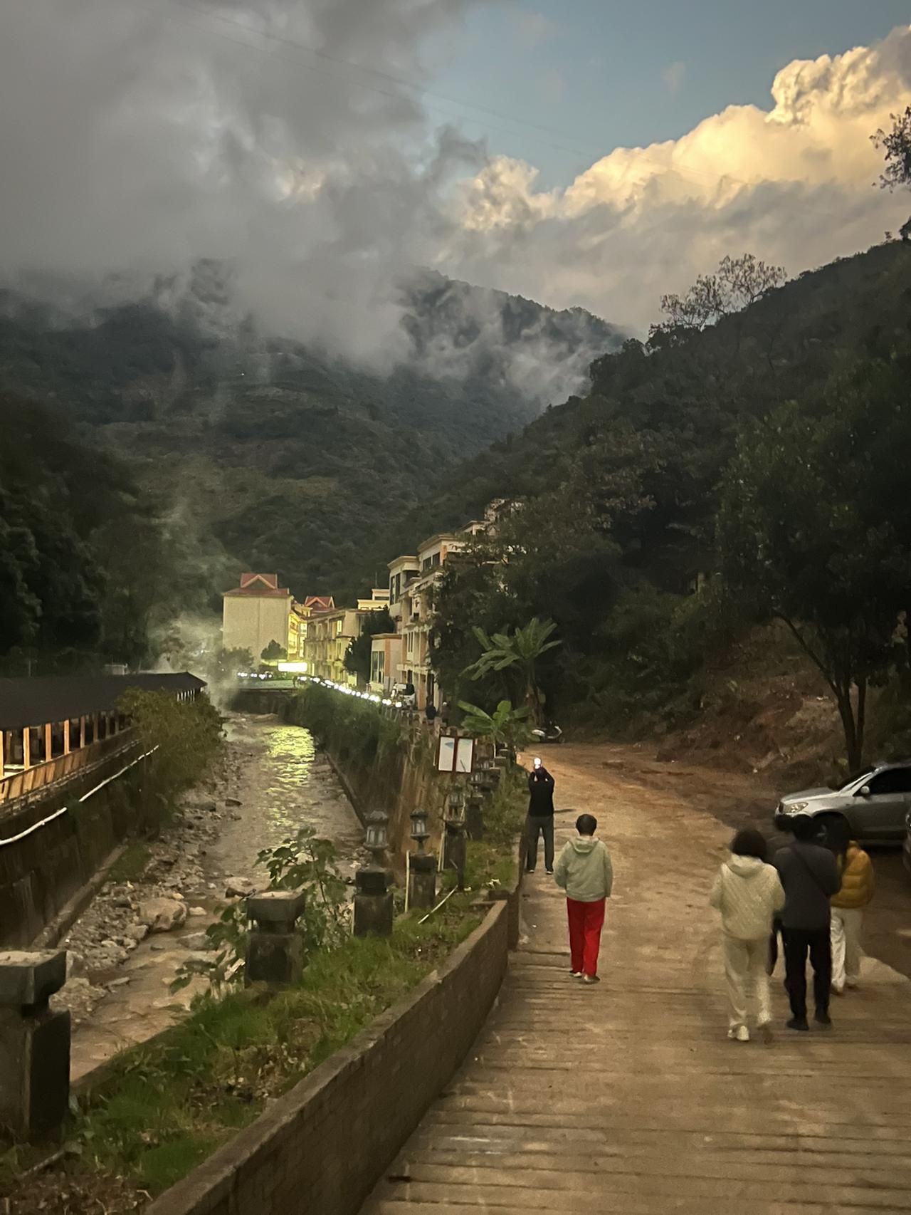 贵阳楼市2026年还是会有小阳春的。在过去的2025年里面，贵阳楼市就出现过小