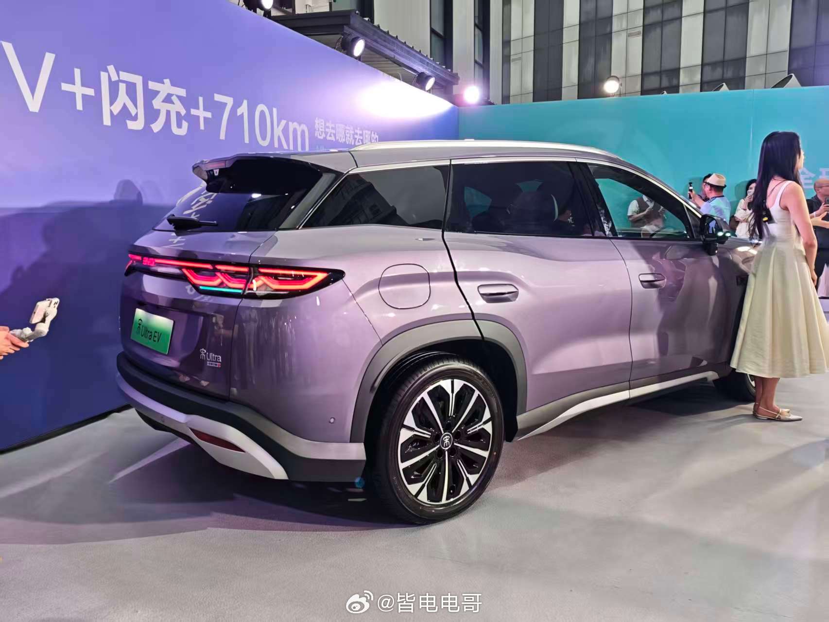 全新比亚迪宋Ultra上市发布会现场现场太多人啦～新车的人气简直拉满了！比亚