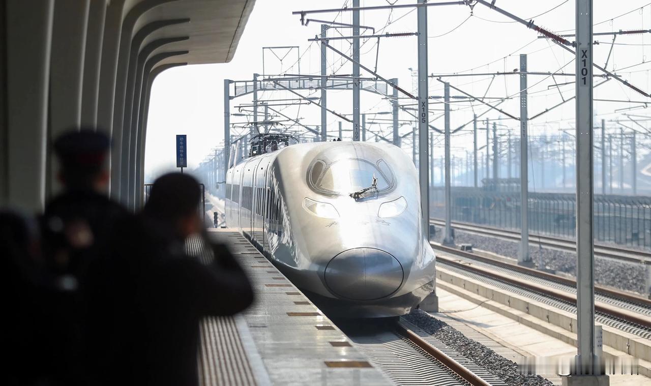 一、早期铁路建设标准较低1.技术条件限制山东是中国较早修建高铁的省份