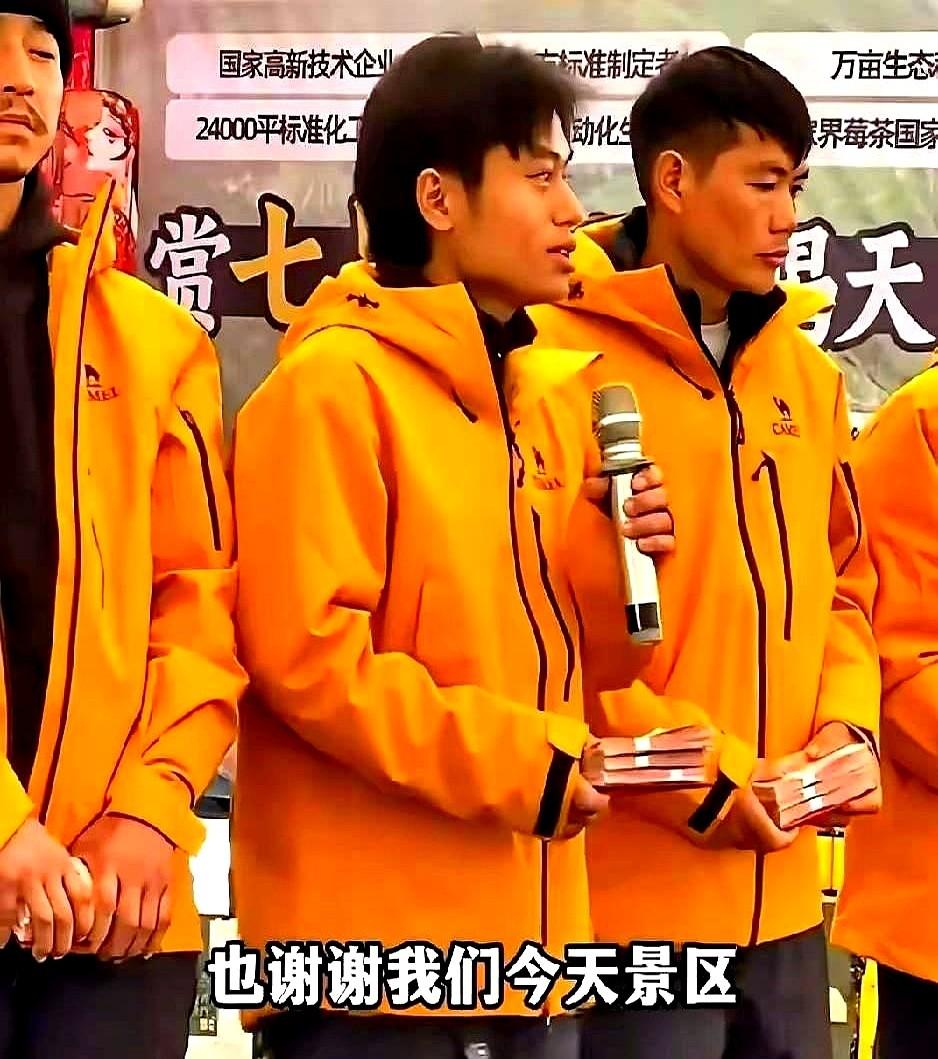 网红没文化的标签，这次被撕得稀碎。荒野男团的林北，人家站在台上，张口就是“滴水