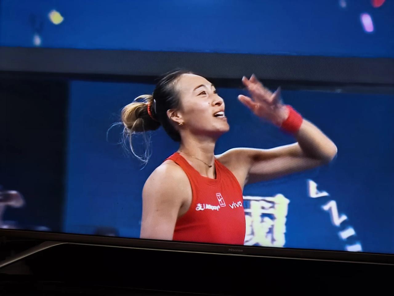 郑钦文在中网半决赛2：0战胜梅尔滕斯，晋级决赛，郑钦文创造了自己的中网记录，也创