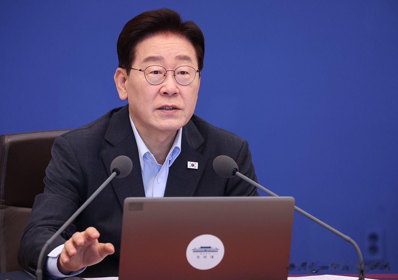 定调！李在明明确不启用否决权，刑诉法修订正式放行8月4日，韩国总统李在明在国