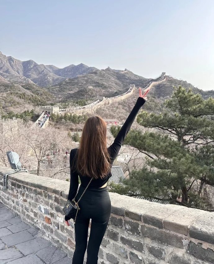 图一是前男友拍的图二是现男友拍的