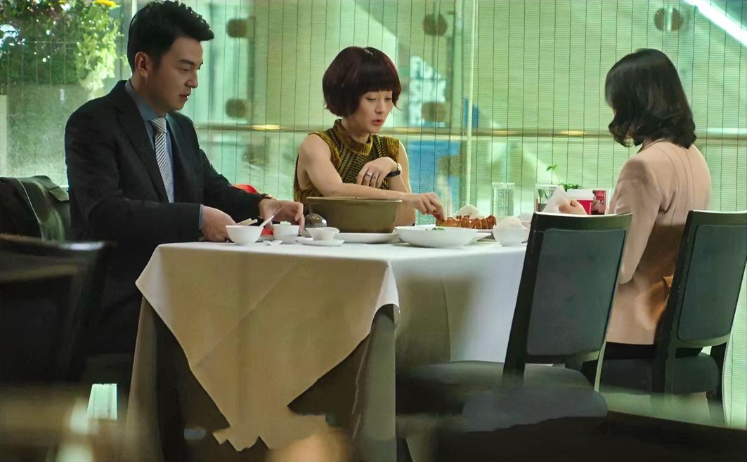 如果你的伴侣经常在你面前提一个异性，那你就要小心了，曝光效应。如果你伴侣总在