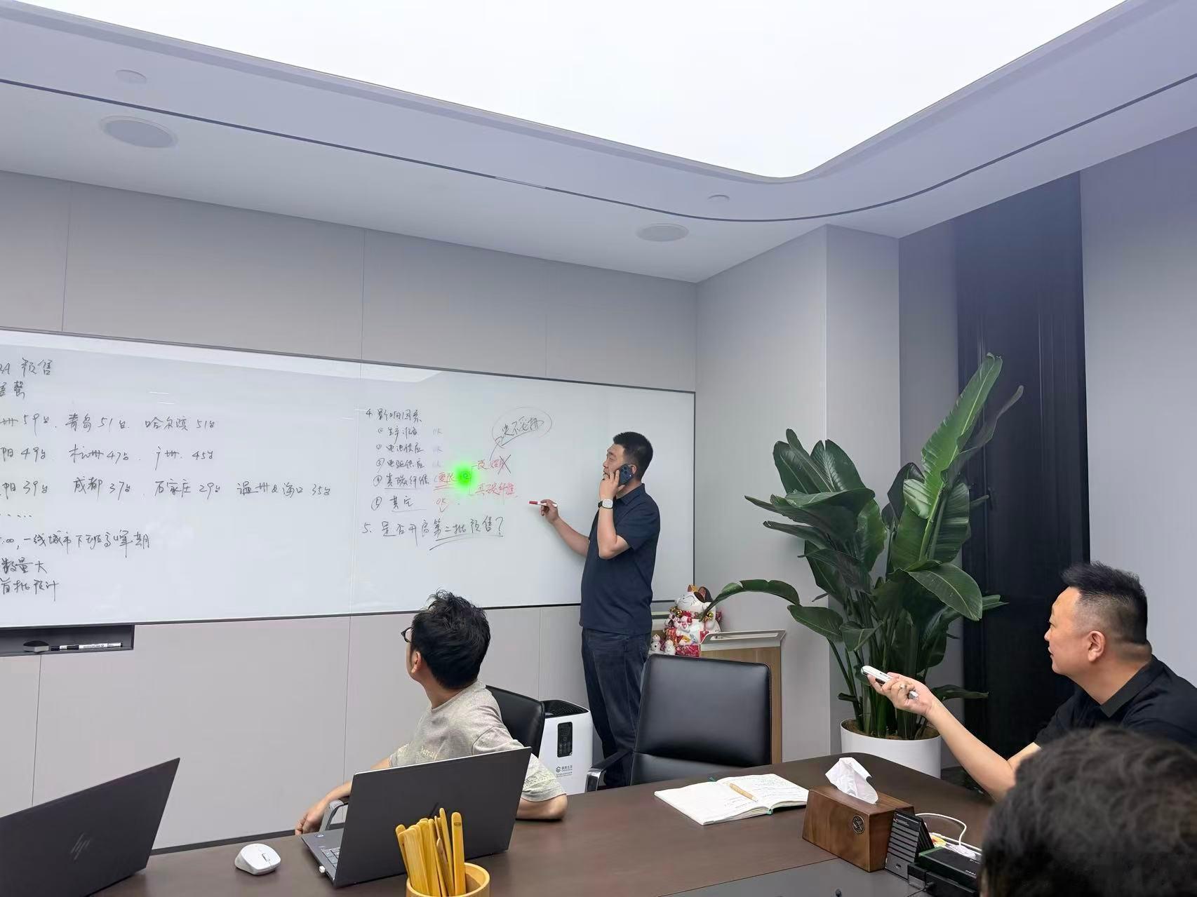 吉利银河TT，中大型轿跑，昨天顶配的Ultra版预售了，20.98万第一批限量9