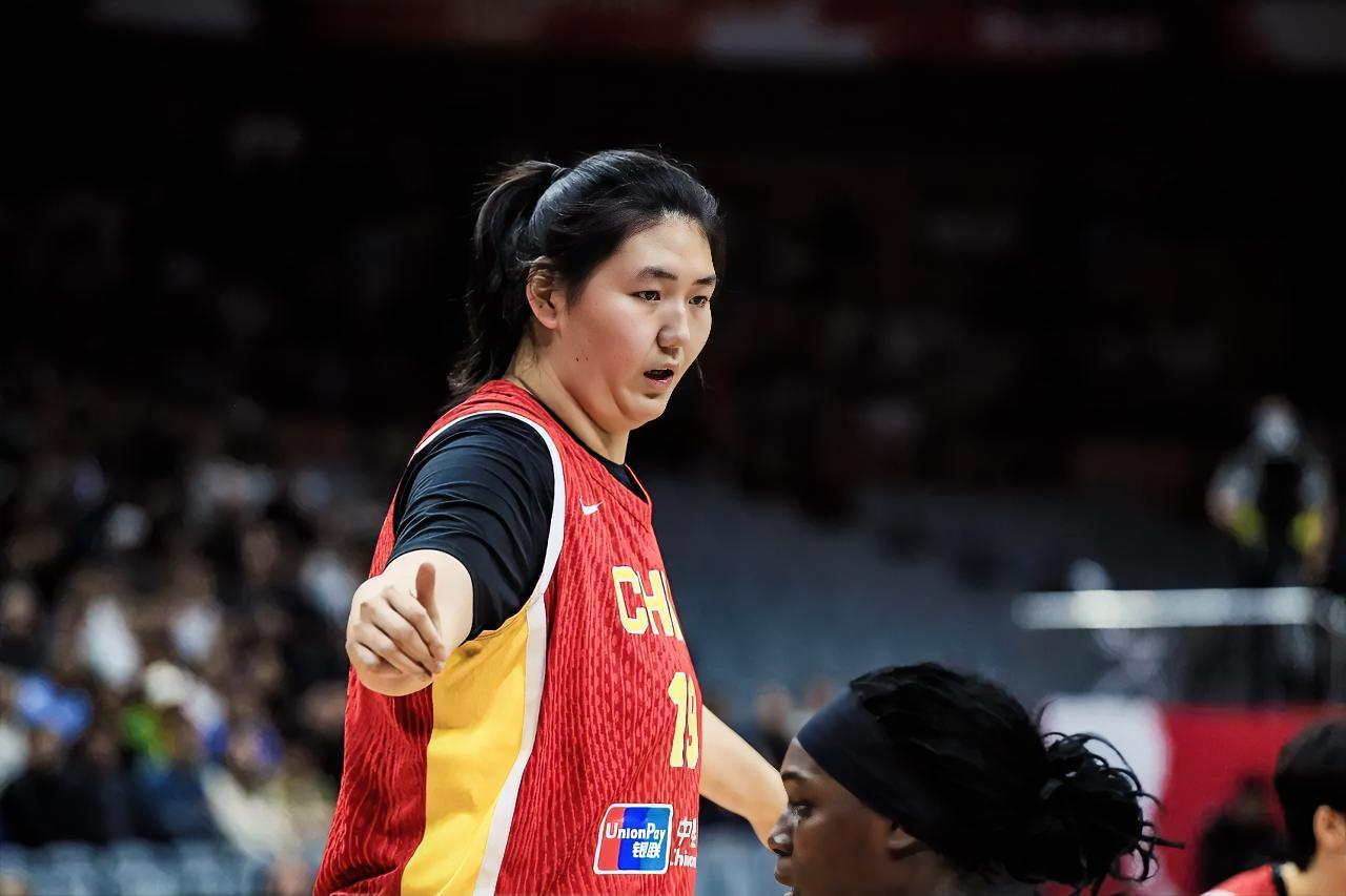 不吹不黑，中国女篮70-67险胜尼日利亚女篮，看看本场比赛张子宇与穆萨的对决数据