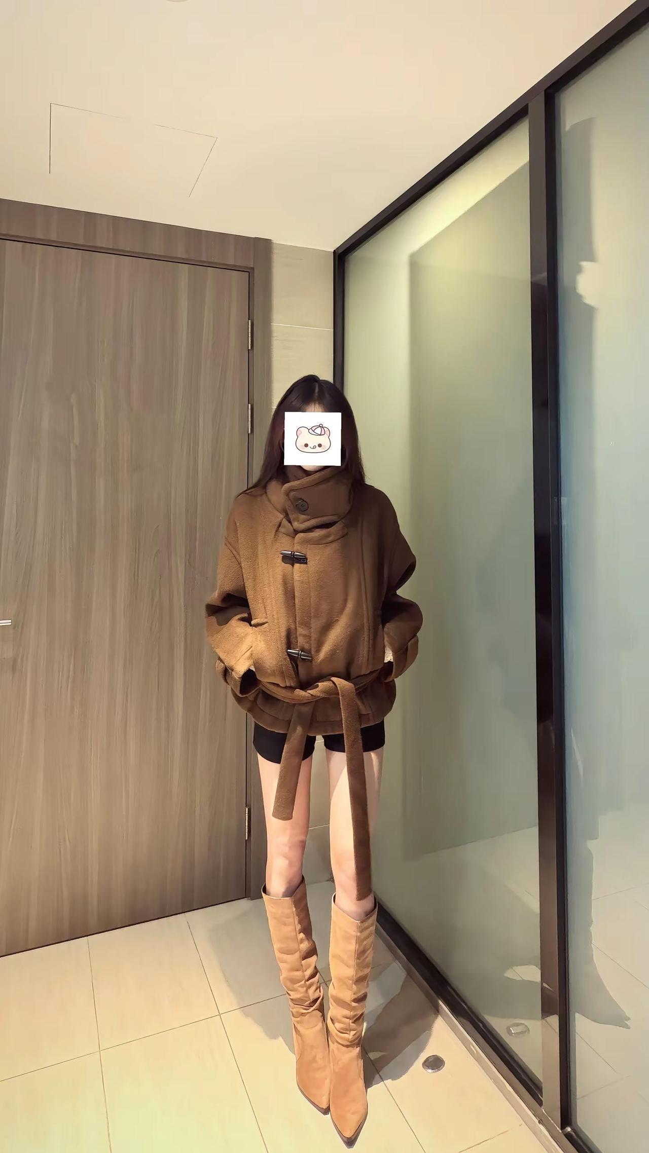 她的身上太香忍不住想往上靠穿搭