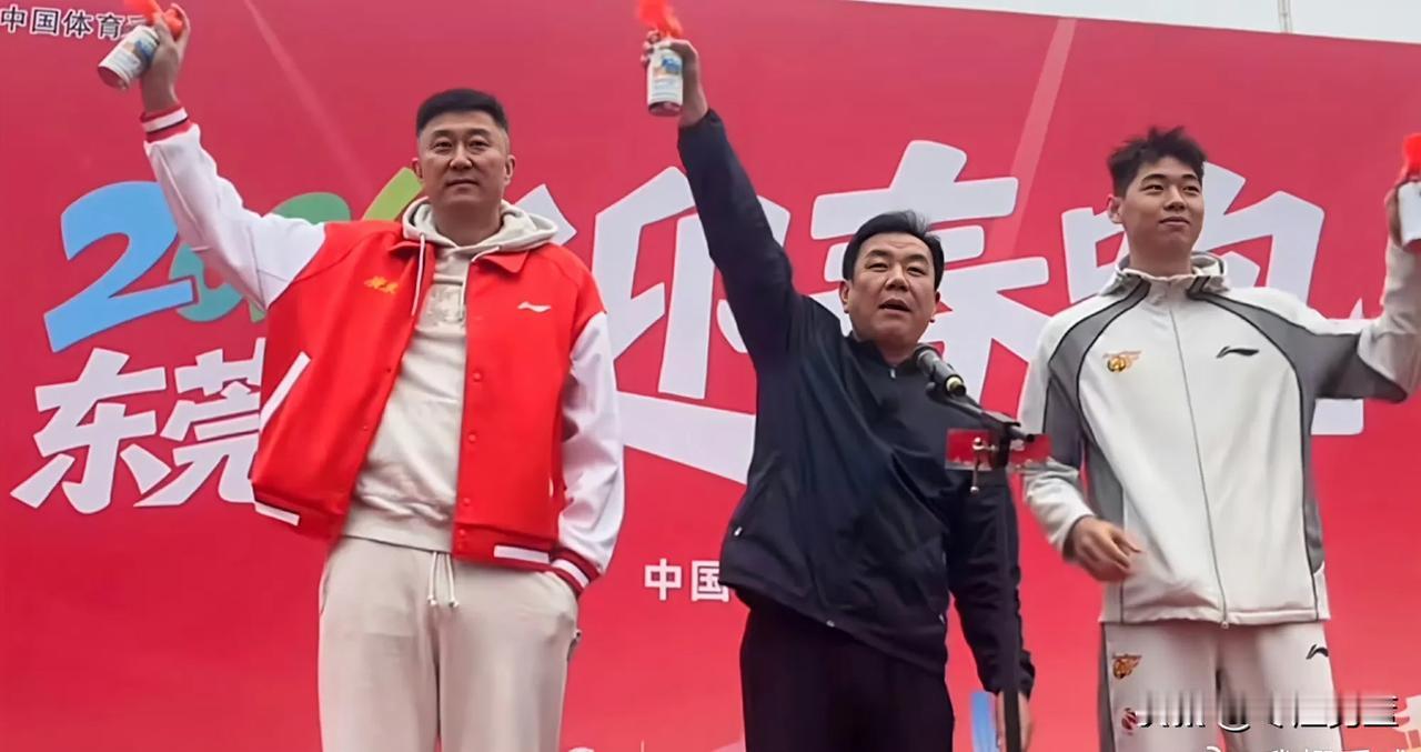 xx广东东阳光男篮最新动态：1，杜锋指导一大早就带领崔永熙、李文昊、李奕臻等球