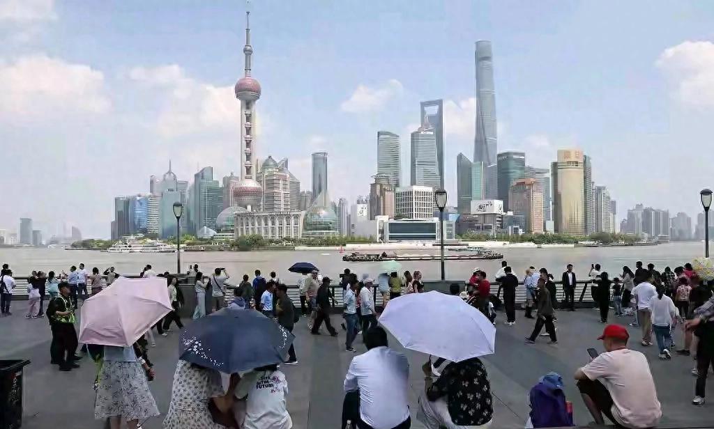 五一热门地区旅收排名：北上只能垫底，四川235亿第二，第一是谁？五一假期刚过，