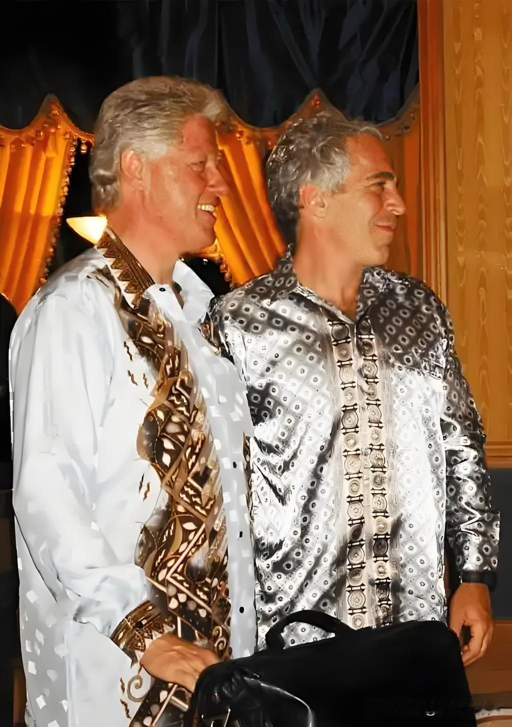 克林顿要求全面公开爱泼斯坦档案。他感觉这样断章取义，有选择的公布档案，是对自己的