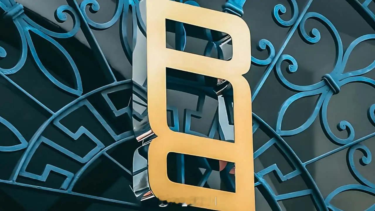 路虎揽胜发布全新Logo路虎揽胜RangeRover发布全新Logo，由两个