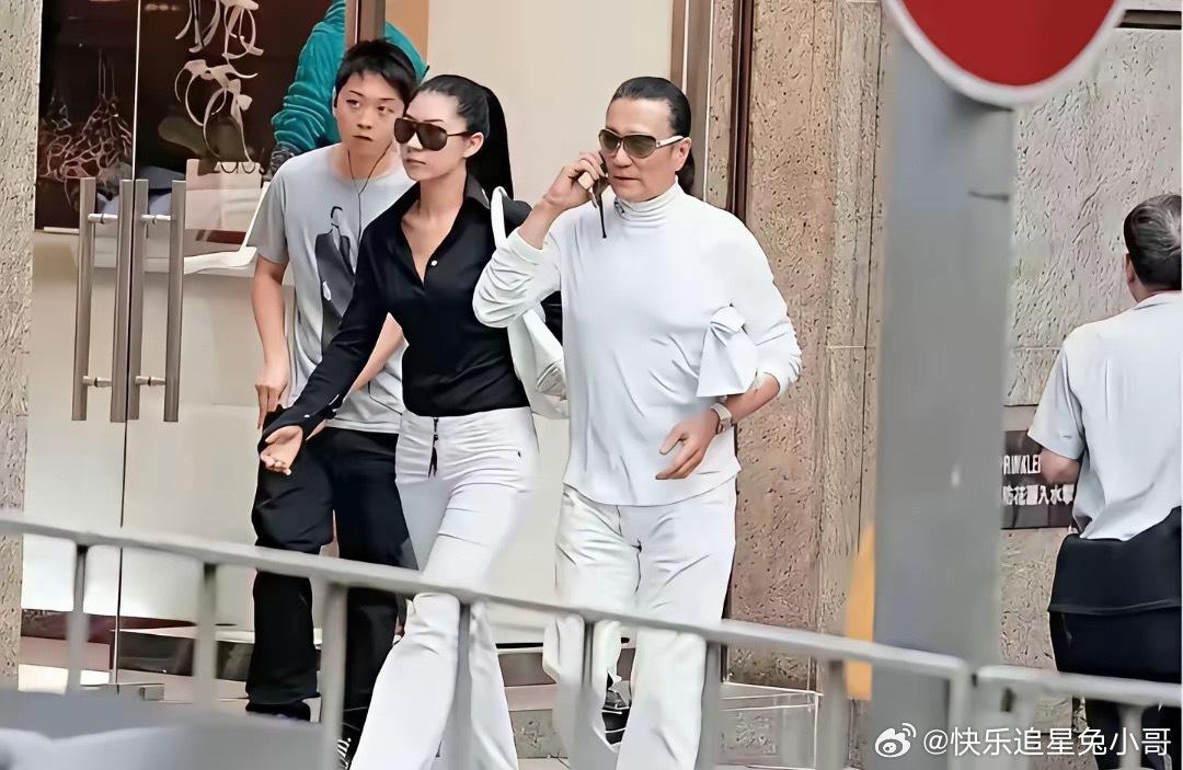 谢贤乱情，不乱生育，一生就两个孩子，还都是狄波拉生的，谢贤拎的清楚，什么是一时的