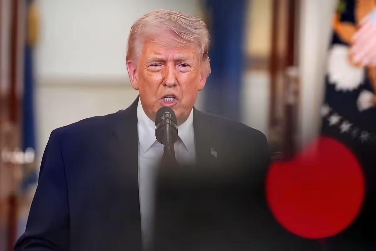 特朗普那场演讲，堪称一绝。他上台第一件事，居然是给战争算账。他对着台下说