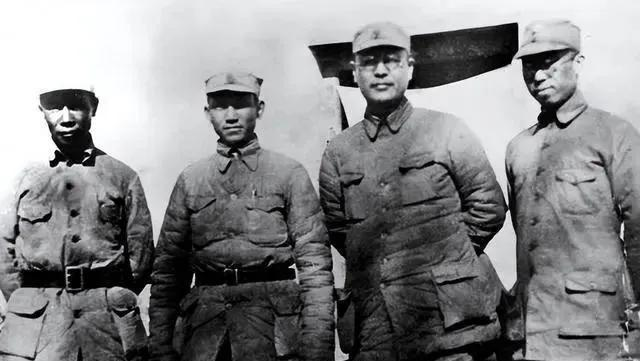 1942年冬季，山东纵队和第115师两个军政委员会合并为山东军政委员会后，已确定