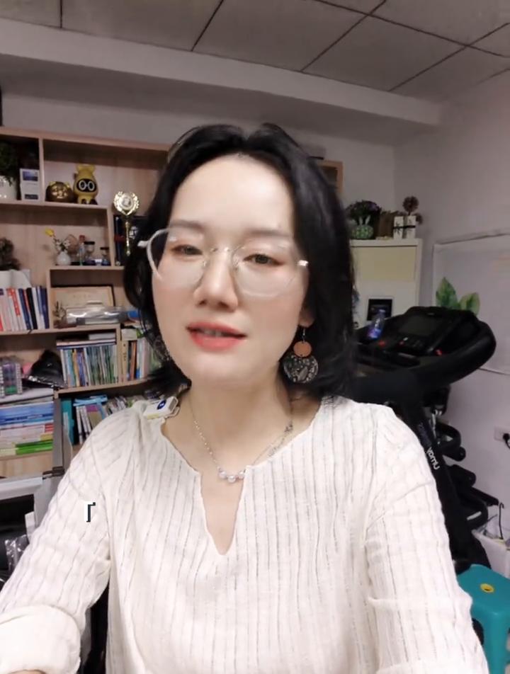 当你彩票中了1000万，但是忽然发现没有一类卡，这个时候该怎么办？哈喽大家好，