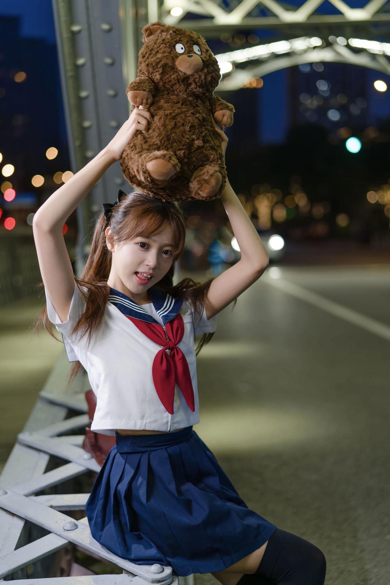 夜光下的小熊美女的魅力能有多大？