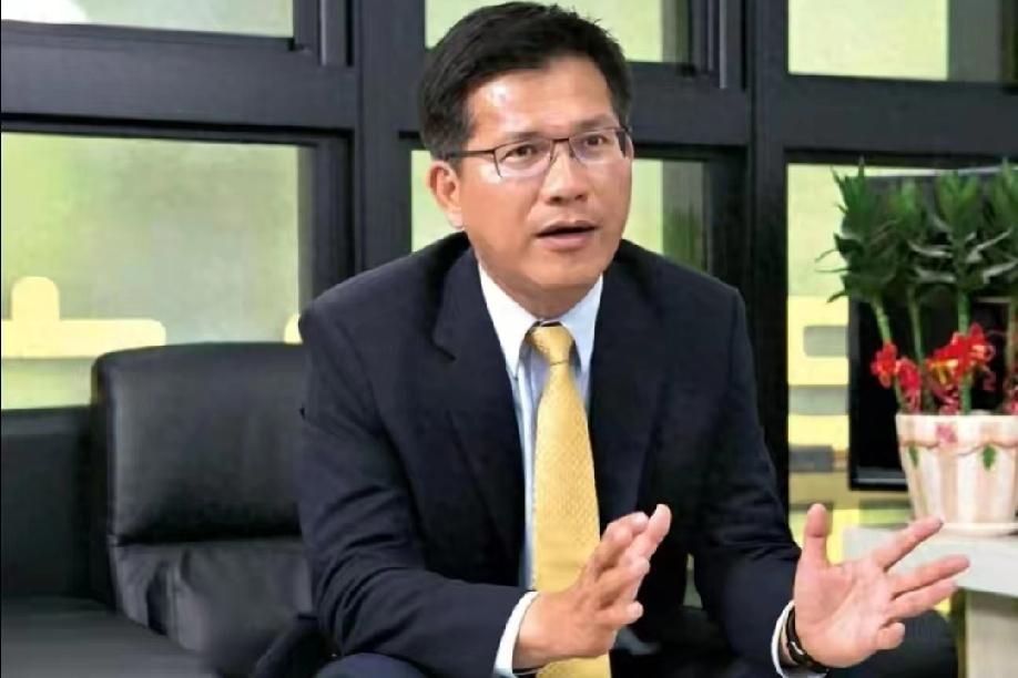 昨天，林佳龙对媒体说:“大陆在台海的实弹射击，危及空域和海上安全，加剧了地区紧张