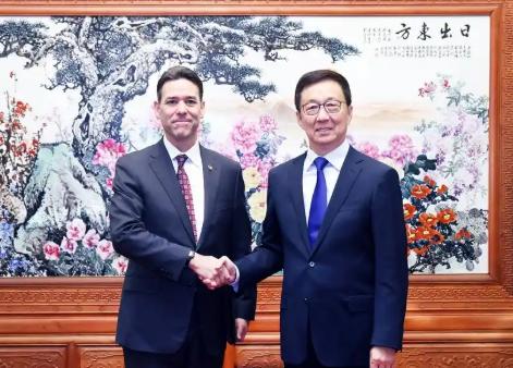美国派人来华了！10月21日，中国国家副主席韩正在北京会见美国俄勒冈州参议长瓦