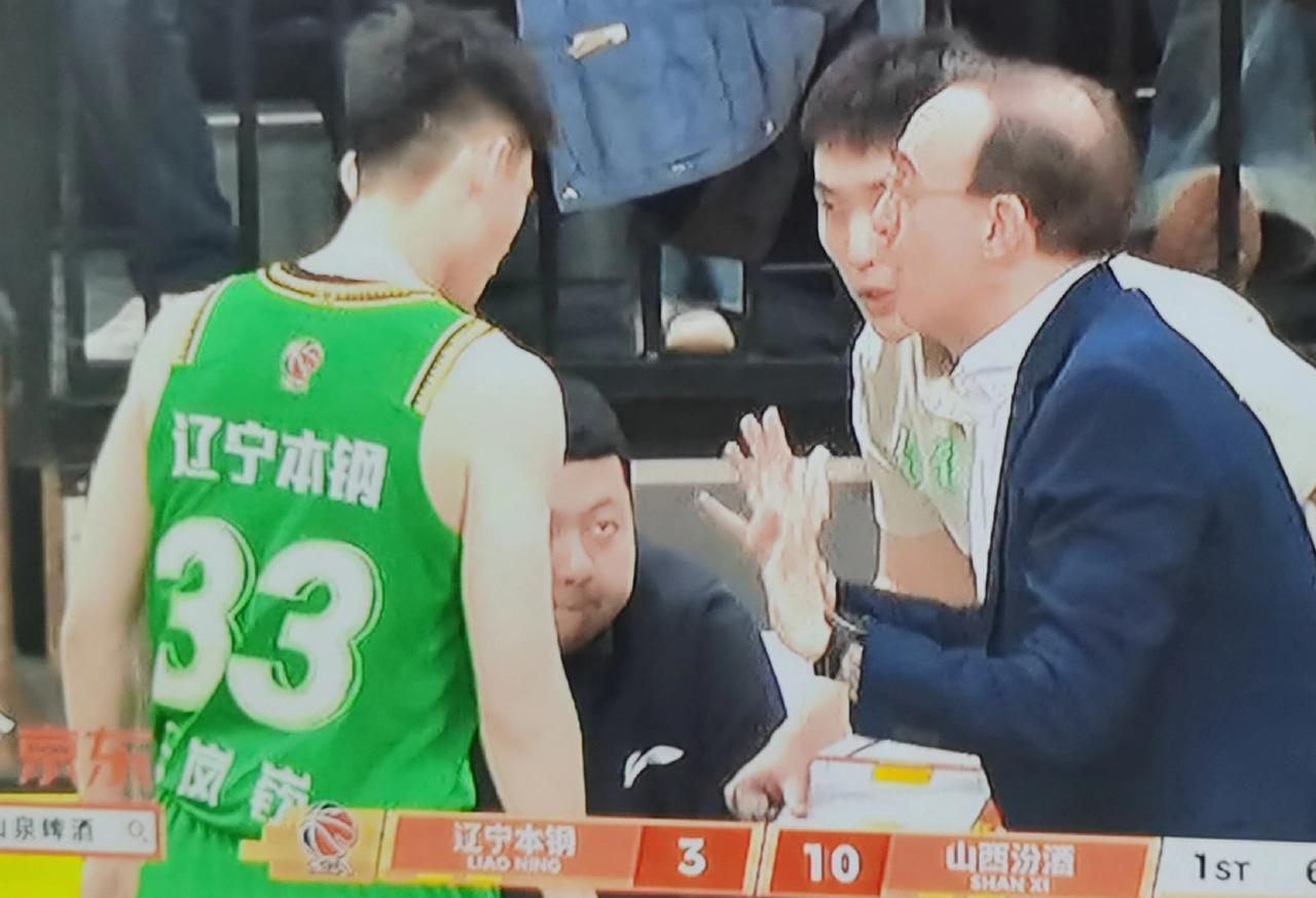 乌戈在对阵广东队时，首发用人、对赵继伟的使用以及关键暂停安排，可谓英明果断，从细