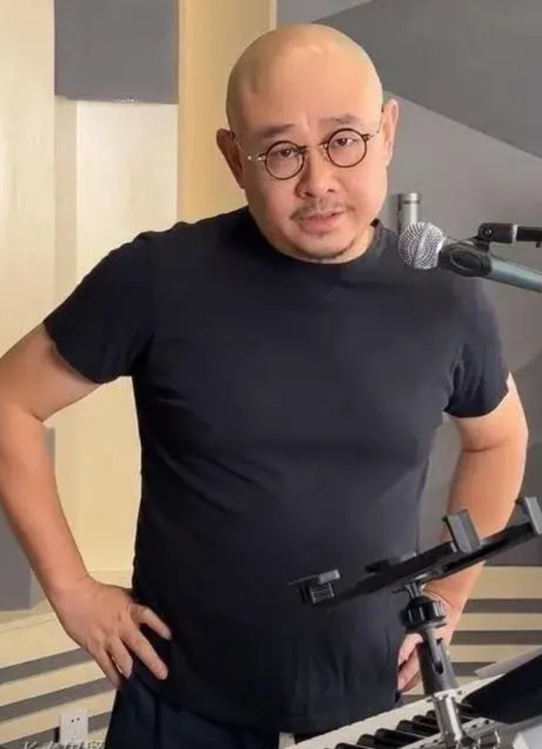 你认为刀郎的歌算好歌吗？只能说好差参半，如果说不好，肯定有不少人不服，比如早期的
